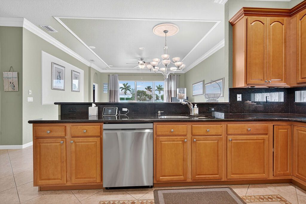 合同活跃: $3,500 (3 贝兹, 2 浴室, 1613 平方英尺)