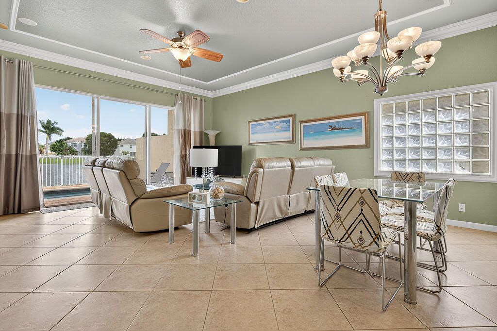 合同活跃: $3,500 (3 贝兹, 2 浴室, 1613 平方英尺)