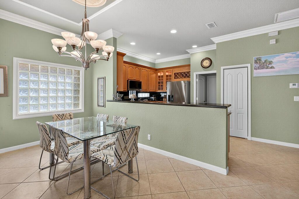 合同活跃: $3,500 (3 贝兹, 2 浴室, 1613 平方英尺)