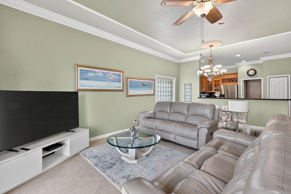 合同活跃: $3,500 (3 贝兹, 2 浴室, 1613 平方英尺)