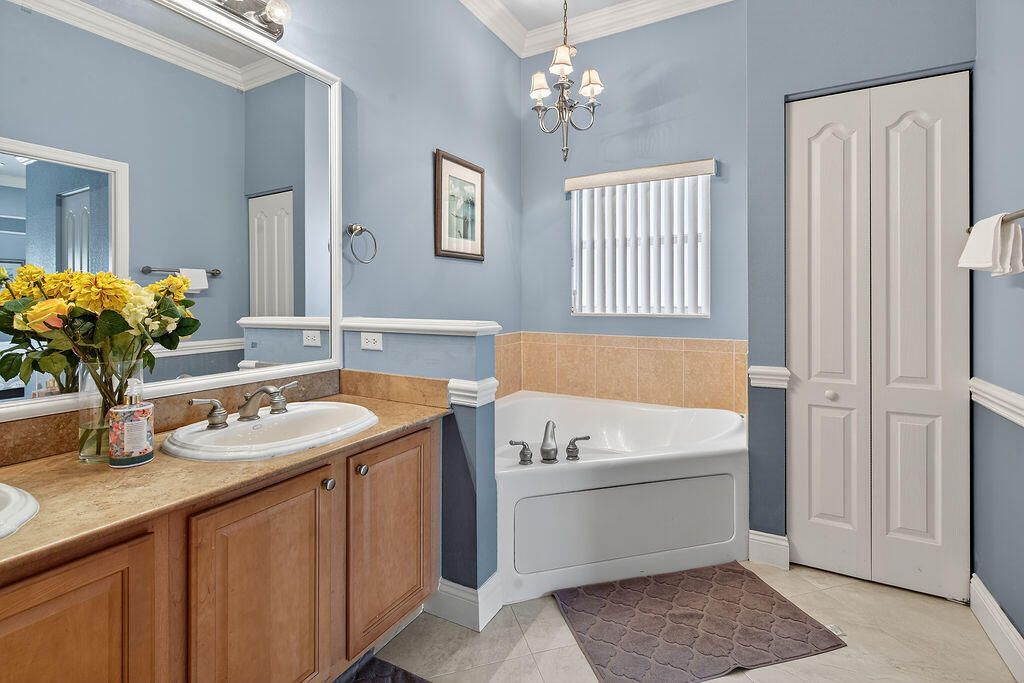 合同活跃: $3,500 (3 贝兹, 2 浴室, 1613 平方英尺)