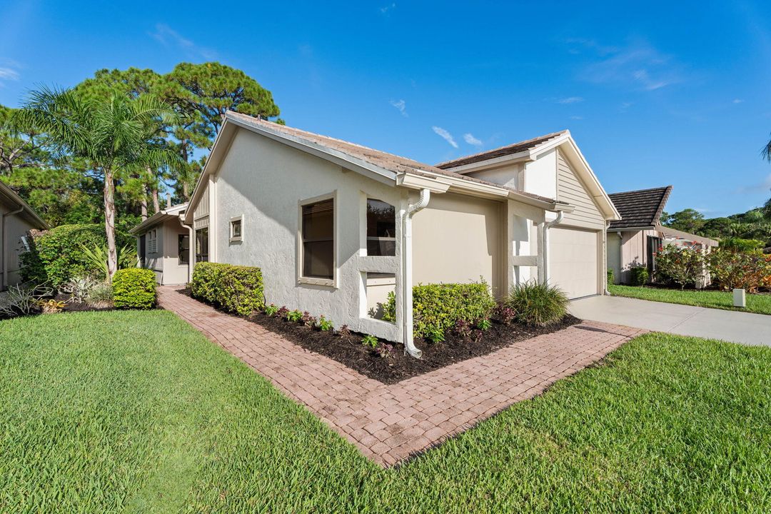 Active With Contract: $4,000 (2 beds, 2 baths, 1623 Square Feet)