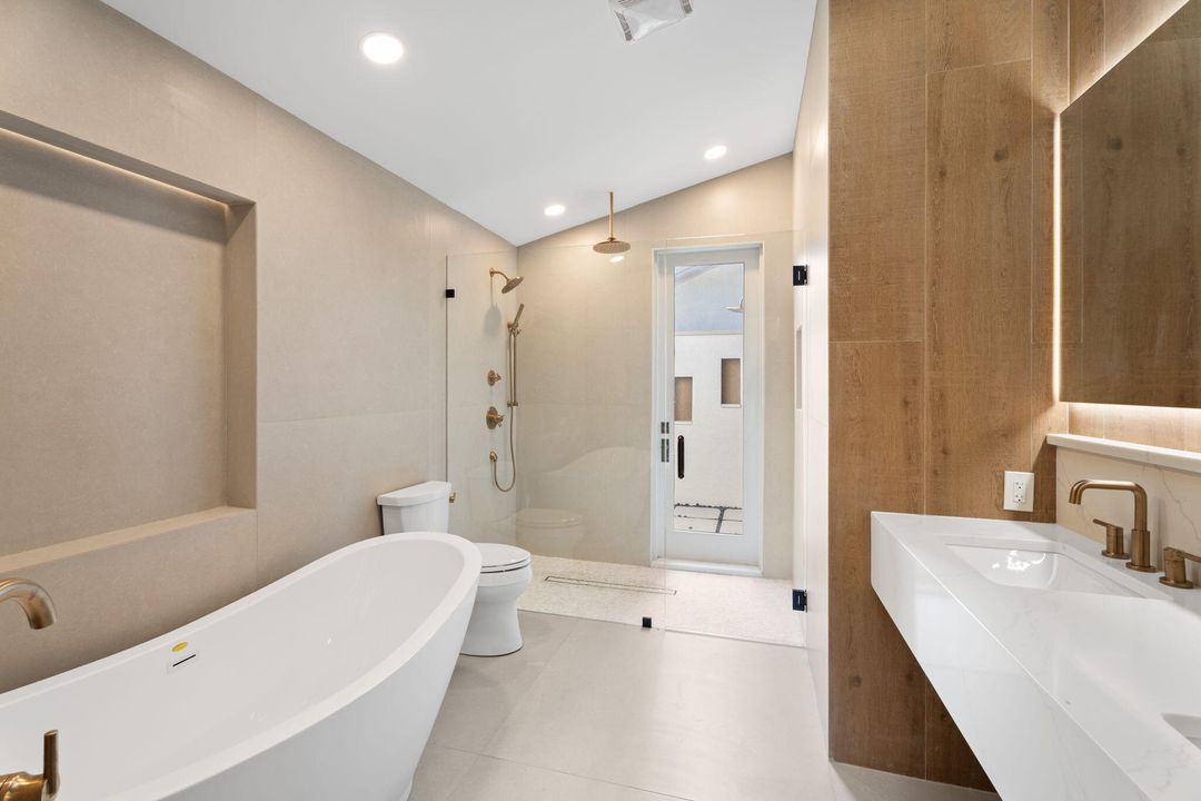 Active With Contract: $4,000 (2 beds, 2 baths, 1623 Square Feet)