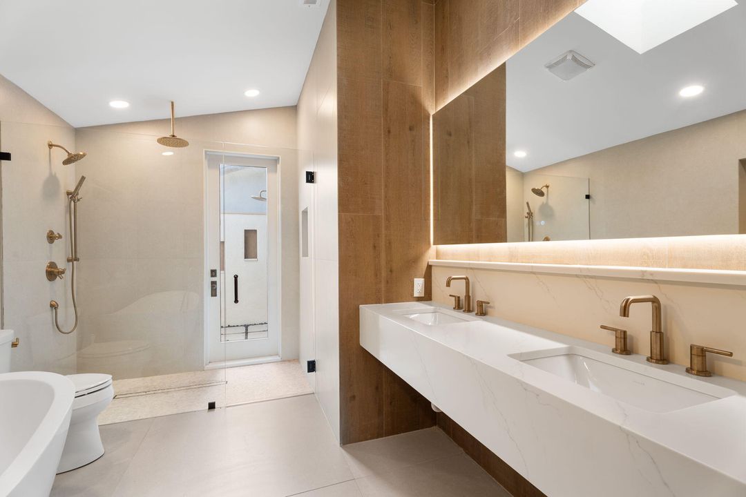 Active With Contract: $4,000 (2 beds, 2 baths, 1623 Square Feet)