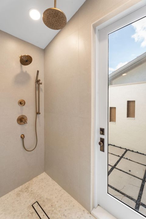 Active With Contract: $4,000 (2 beds, 2 baths, 1623 Square Feet)