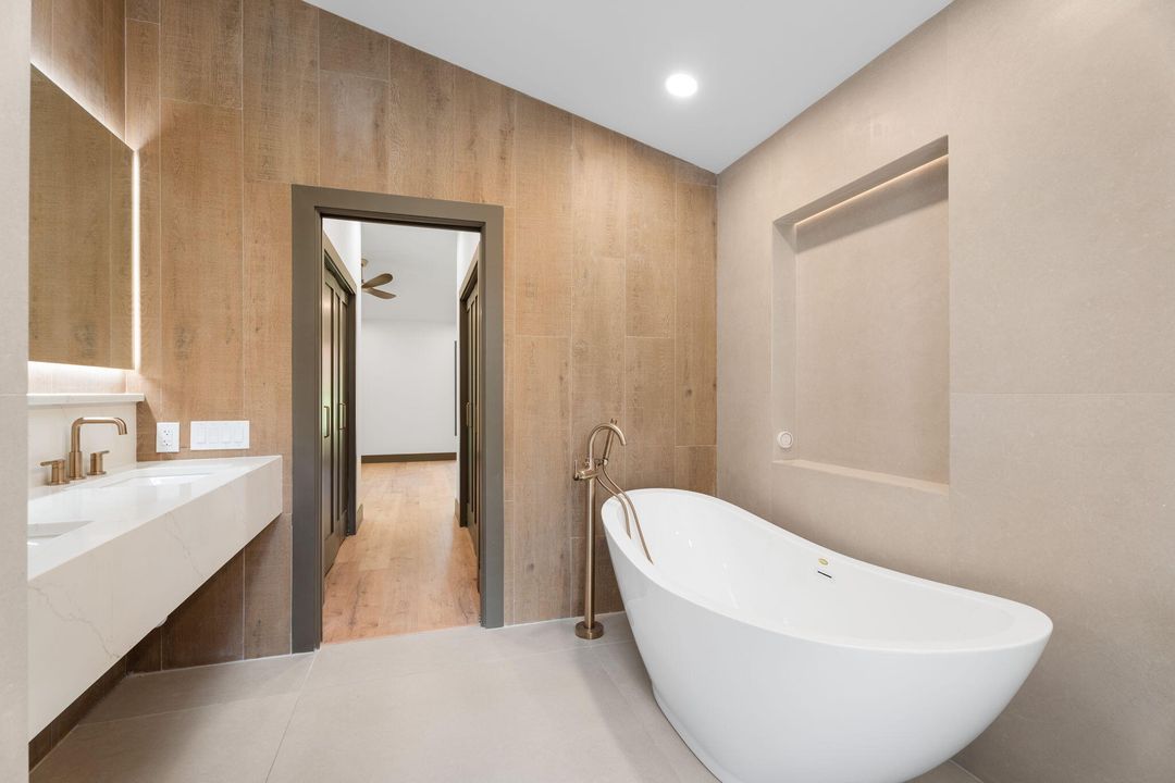 Active With Contract: $4,000 (2 beds, 2 baths, 1623 Square Feet)