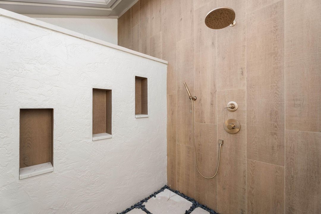 Active With Contract: $4,000 (2 beds, 2 baths, 1623 Square Feet)