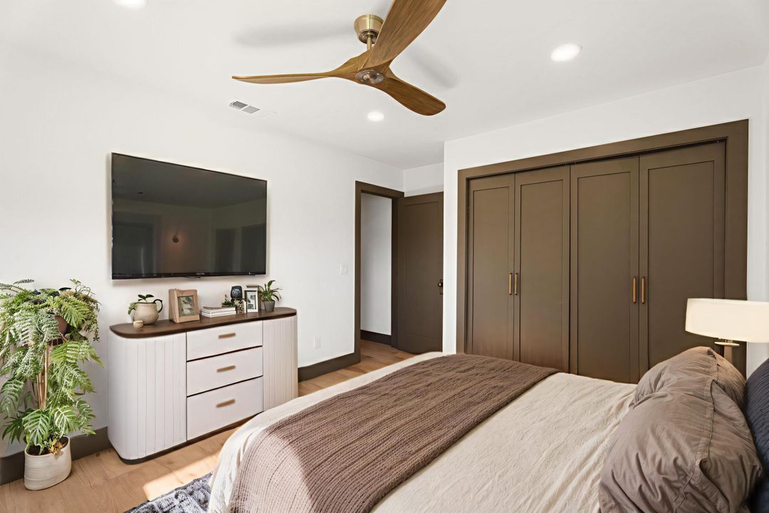 Active With Contract: $4,000 (2 beds, 2 baths, 1623 Square Feet)