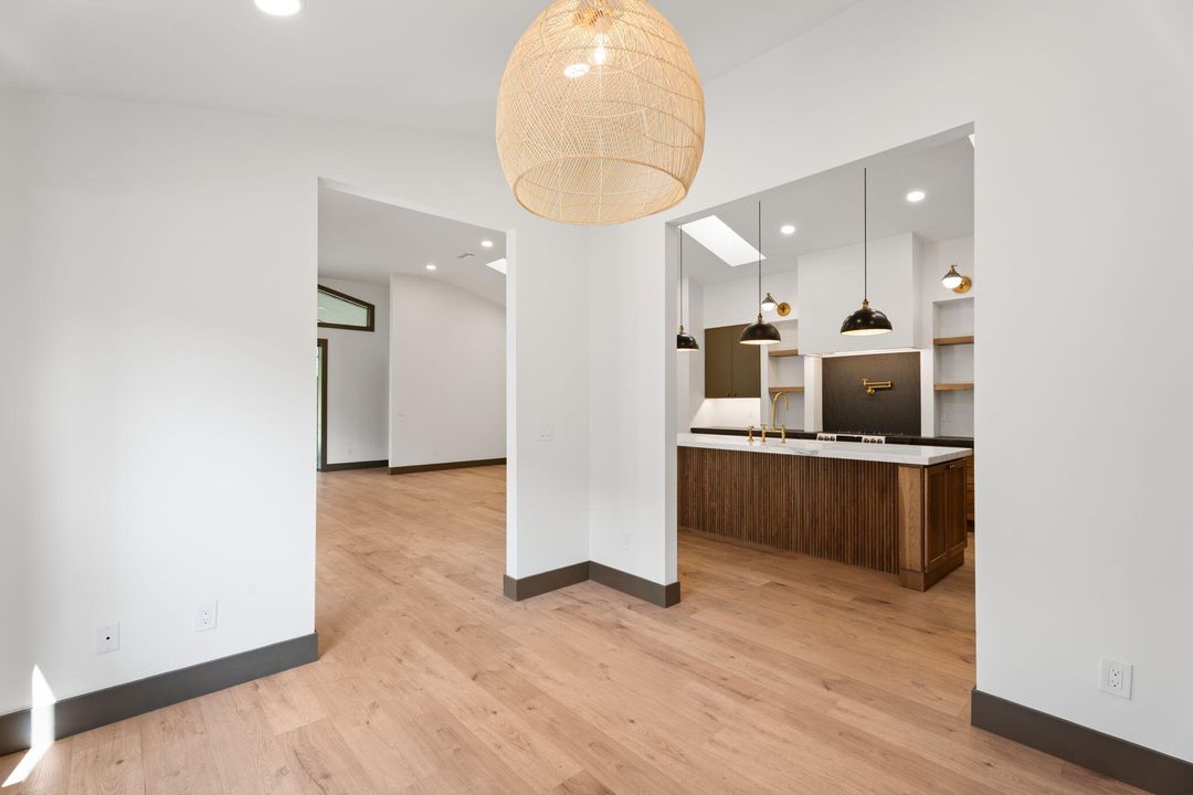 Active With Contract: $4,000 (2 beds, 2 baths, 1623 Square Feet)