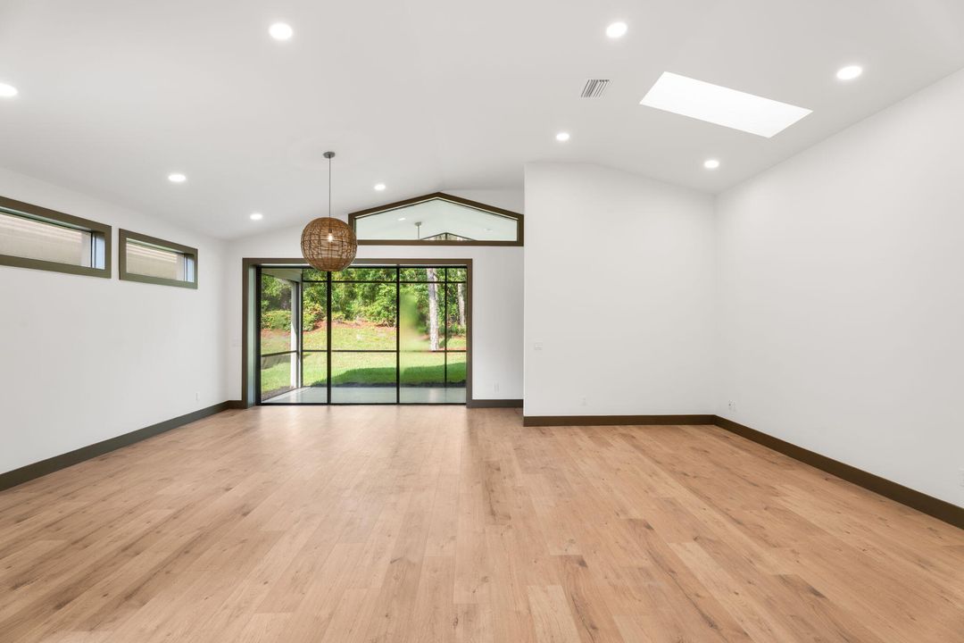 Active With Contract: $4,000 (2 beds, 2 baths, 1623 Square Feet)