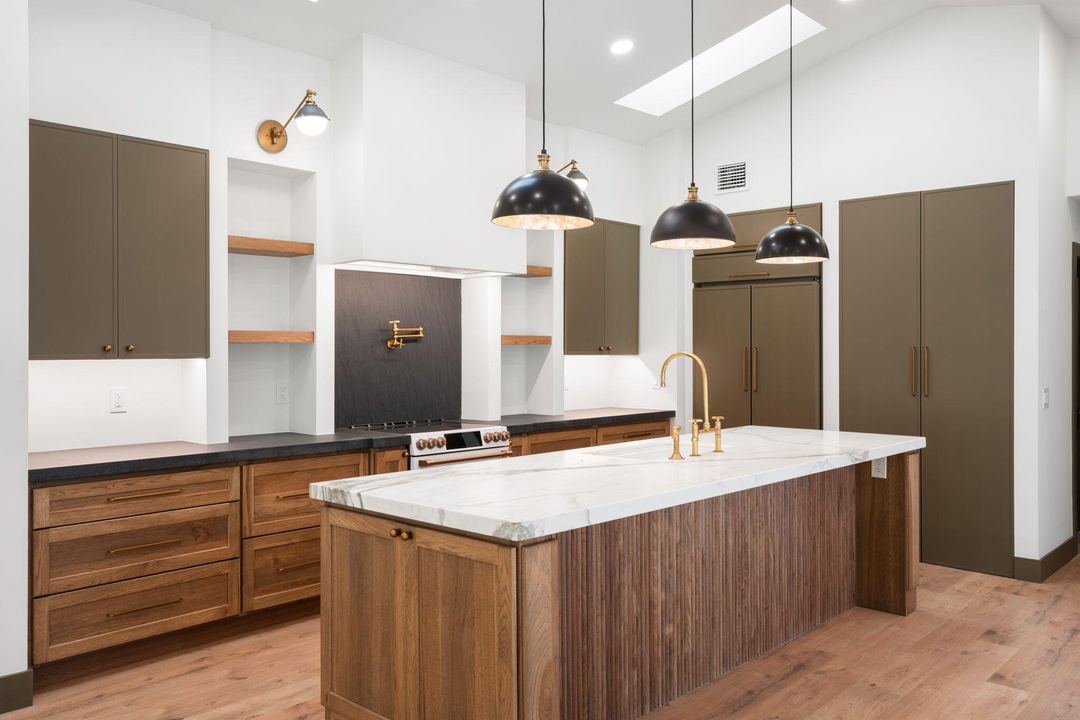 Active With Contract: $4,000 (2 beds, 2 baths, 1623 Square Feet)