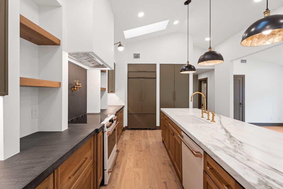 Active With Contract: $4,000 (2 beds, 2 baths, 1623 Square Feet)