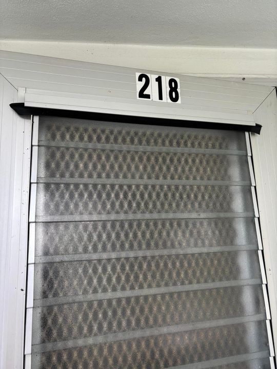 For Sale: $79,500 (1 beds, 1 baths, 585 Square Feet)