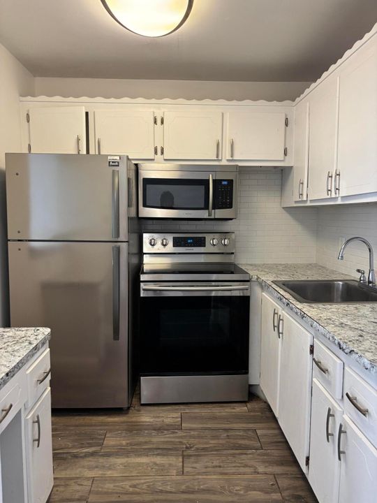 For Sale: $79,500 (1 beds, 1 baths, 585 Square Feet)