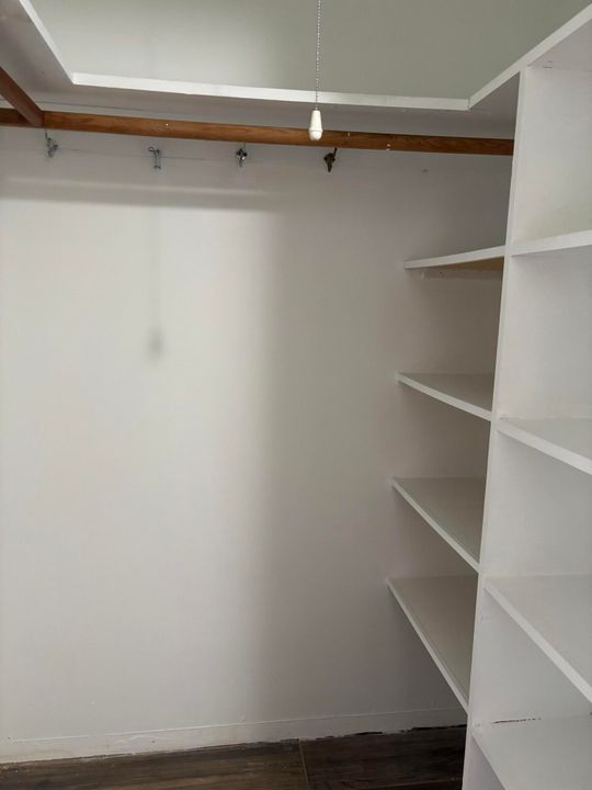 For Sale: $79,500 (1 beds, 1 baths, 585 Square Feet)