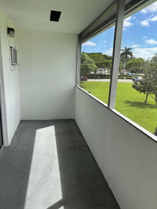 For Sale: $79,500 (1 beds, 1 baths, 585 Square Feet)