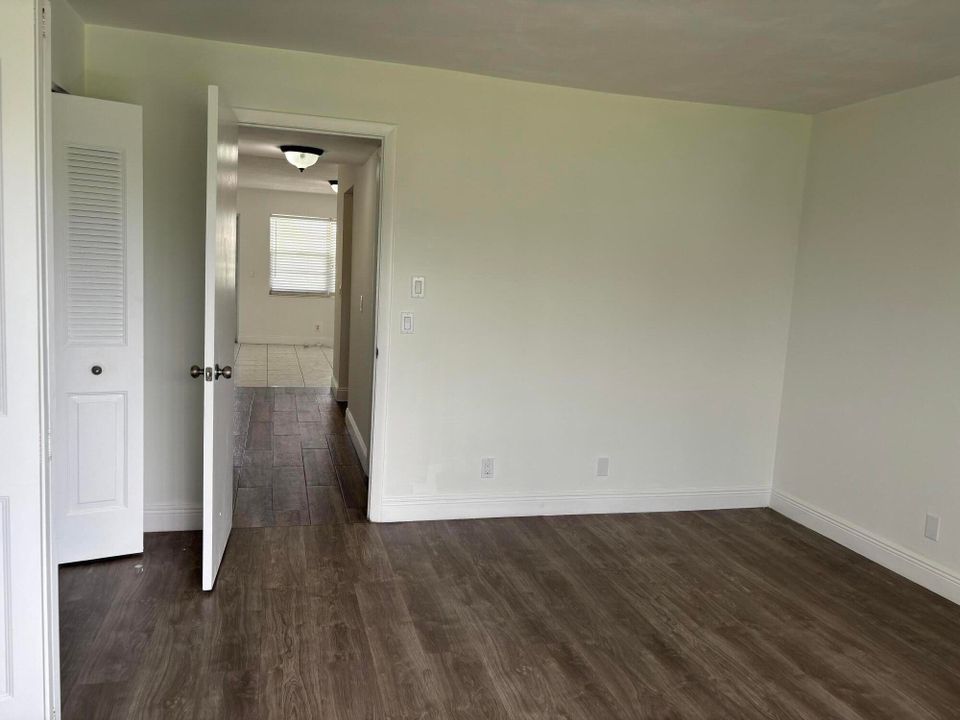 For Sale: $79,500 (1 beds, 1 baths, 585 Square Feet)
