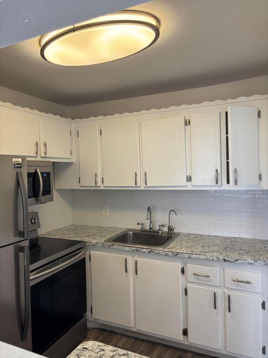 For Sale: $79,500 (1 beds, 1 baths, 585 Square Feet)