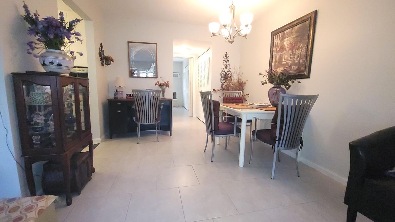 待售: $74,900 (1 贝兹, 1 浴室, 702 平方英尺)