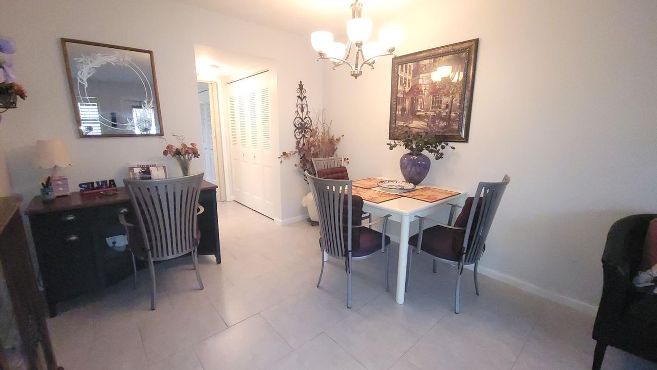 待售: $74,900 (1 贝兹, 1 浴室, 702 平方英尺)