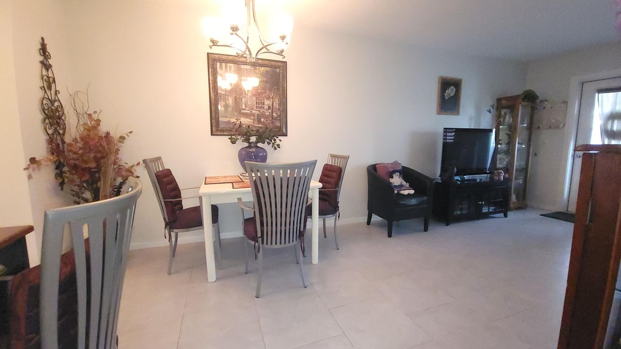 待售: $74,900 (1 贝兹, 1 浴室, 702 平方英尺)