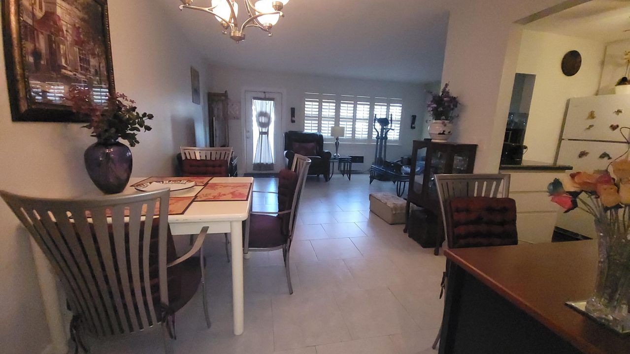 待售: $74,900 (1 贝兹, 1 浴室, 702 平方英尺)