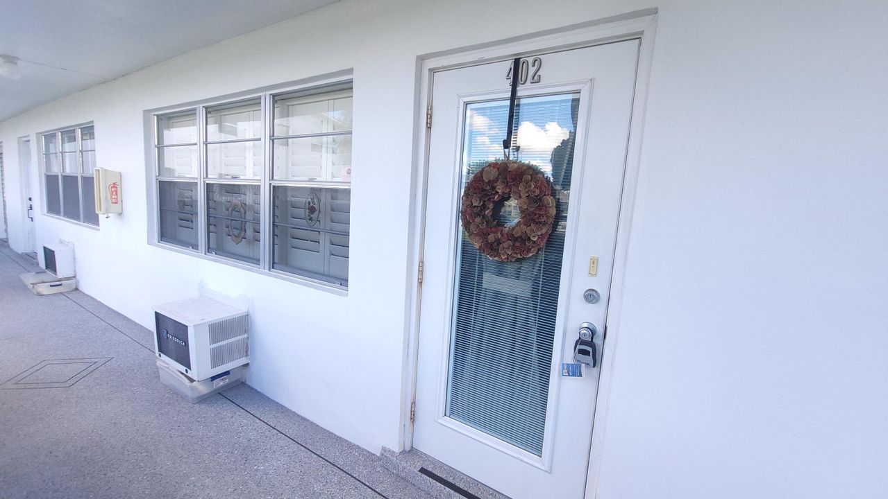 待售: $74,900 (1 贝兹, 1 浴室, 702 平方英尺)