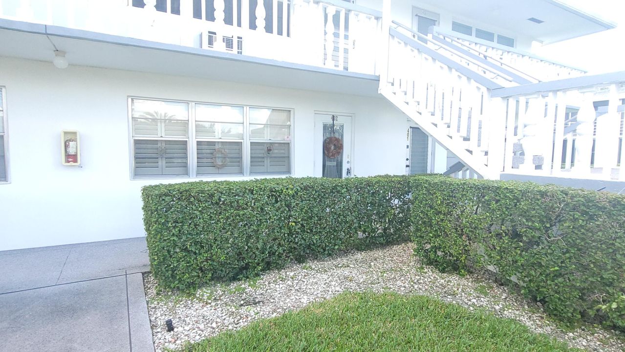 待售: $74,900 (1 贝兹, 1 浴室, 702 平方英尺)