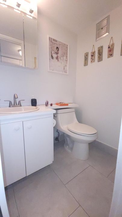 待售: $74,900 (1 贝兹, 1 浴室, 702 平方英尺)