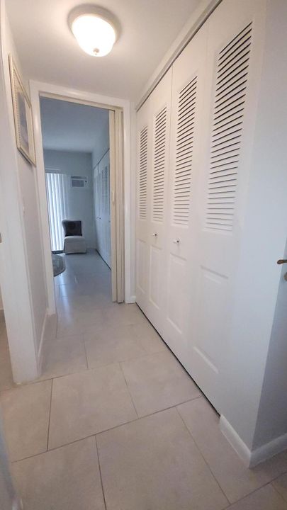 待售: $74,900 (1 贝兹, 1 浴室, 702 平方英尺)