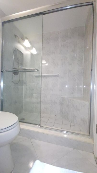 待售: $74,900 (1 贝兹, 1 浴室, 702 平方英尺)