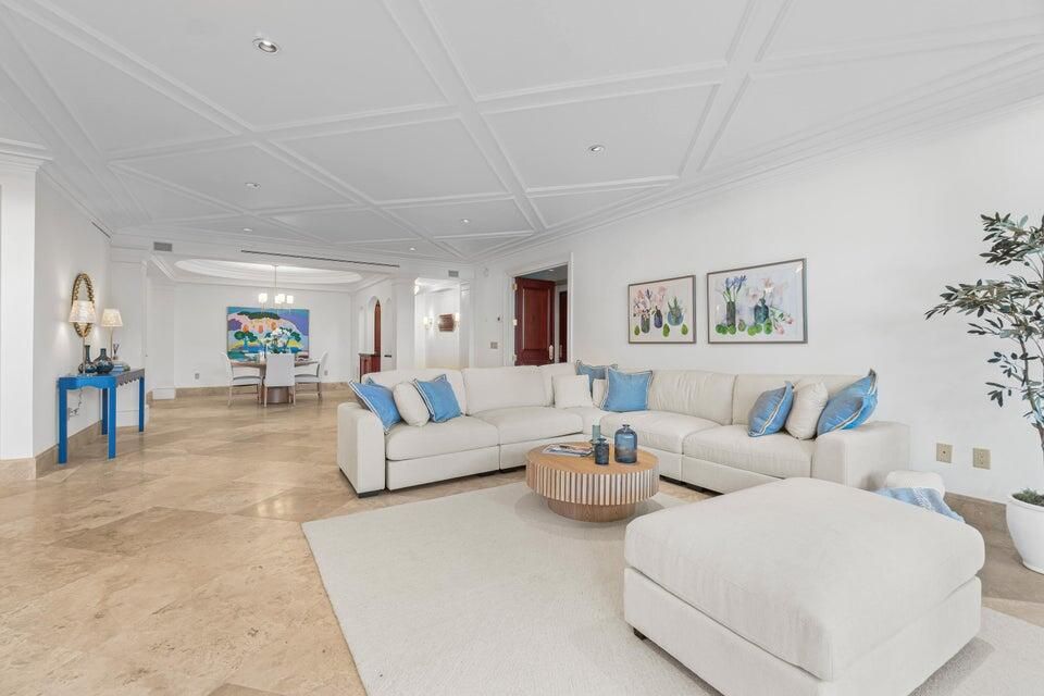 待售: $4,500,000 (2 贝兹, 2 浴室, 2107 平方英尺)