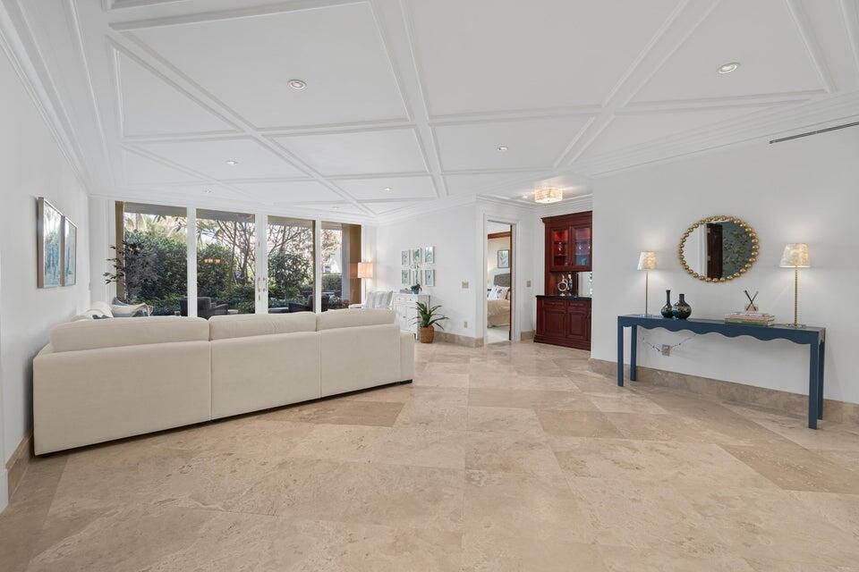 待售: $4,500,000 (2 贝兹, 2 浴室, 2107 平方英尺)