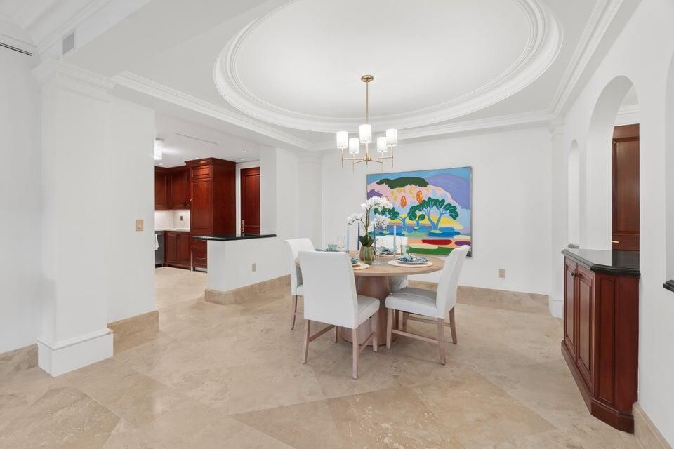 待售: $4,500,000 (2 贝兹, 2 浴室, 2107 平方英尺)