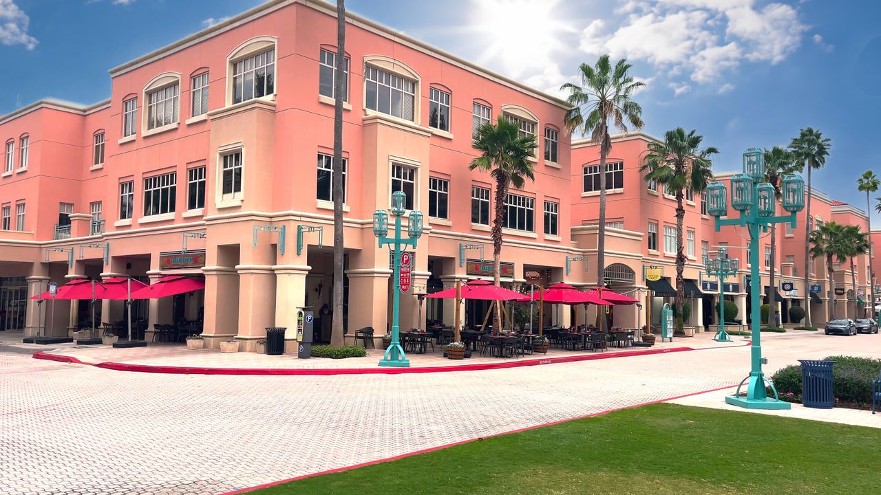 Activo con contrato: $949,000 (4 camas, 2 baños, 2062 Pies cuadrados)