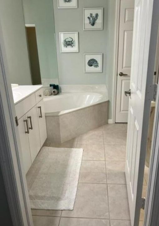 Active With Contract: $2,650 (3 beds, 2 baths, 1549 Square Feet)