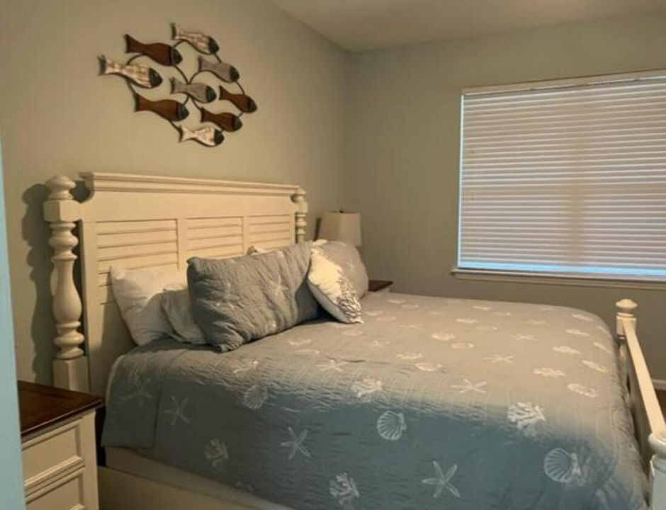 Active With Contract: $2,650 (3 beds, 2 baths, 1549 Square Feet)