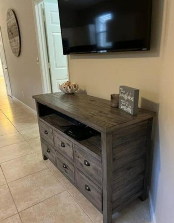 Active With Contract: $2,650 (3 beds, 2 baths, 1549 Square Feet)