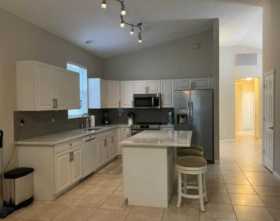 Active With Contract: $2,650 (3 beds, 2 baths, 1549 Square Feet)