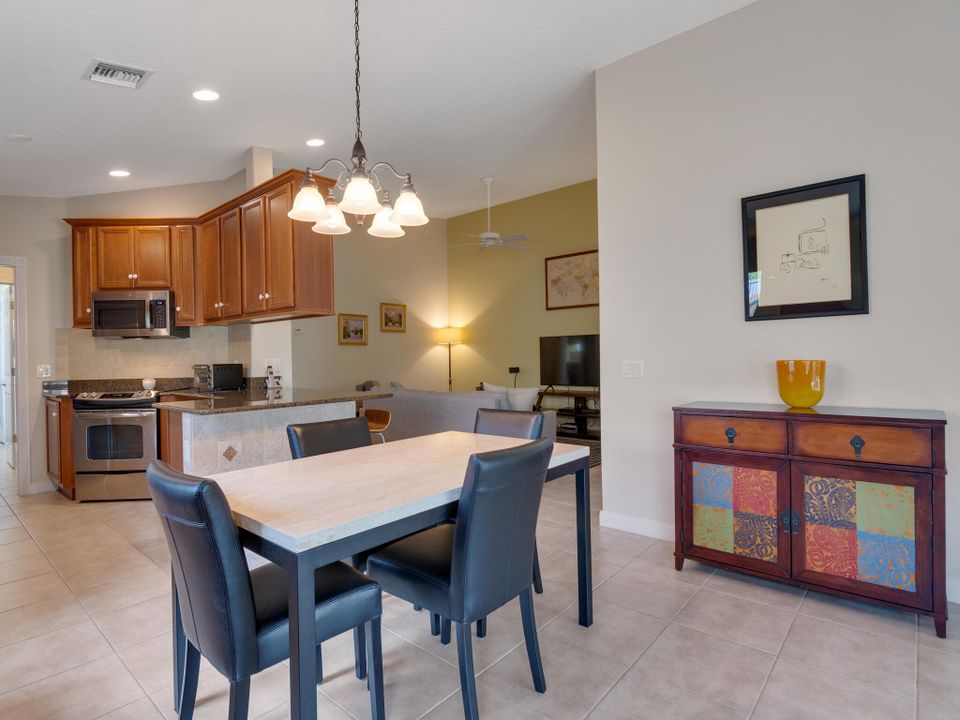 На продажу: $382,500 (2 спален, 2 ванн, 1540 Квадратных фут)