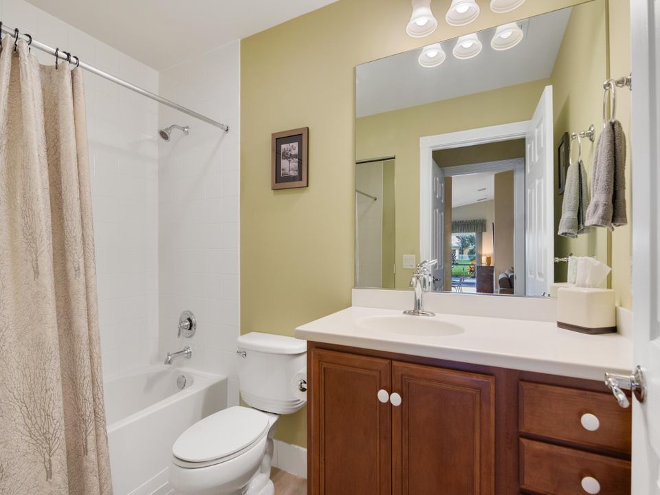 На продажу: $382,500 (2 спален, 2 ванн, 1540 Квадратных фут)