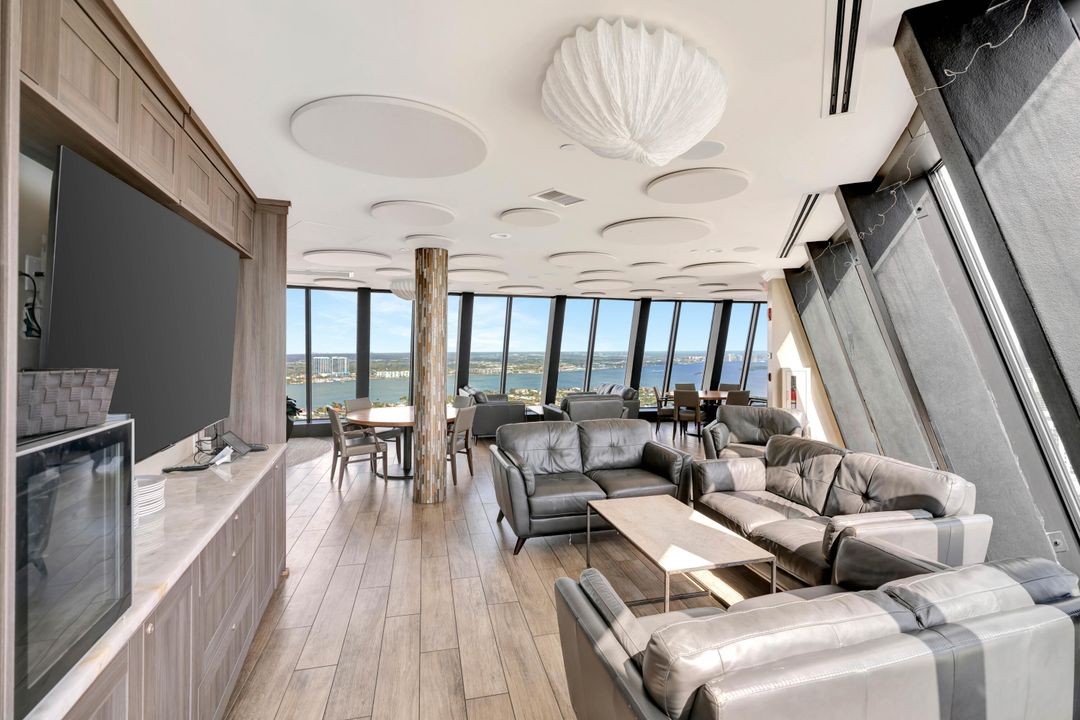 For Sale: $1,495,000 (2 beds, 2 baths, 1524 Square Feet)