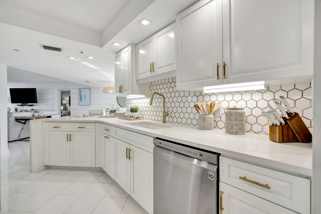 For Sale: $1,495,000 (2 beds, 2 baths, 1524 Square Feet)