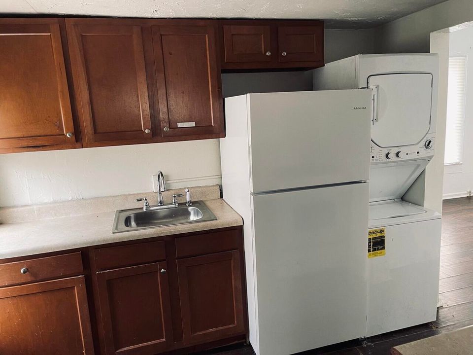 For Sale: $140,000 (3 beds, 1 baths, 1072 Square Feet)