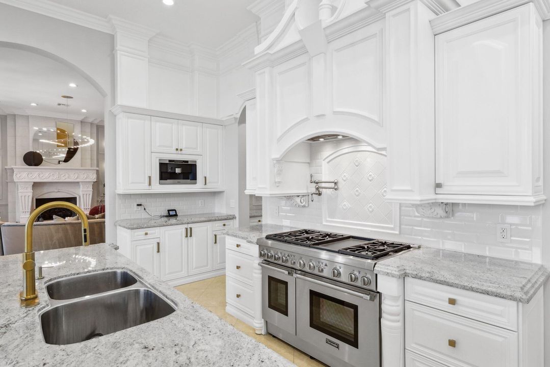 For Sale: $10,250,000 (5 beds, 5 baths, 7569 Square Feet)