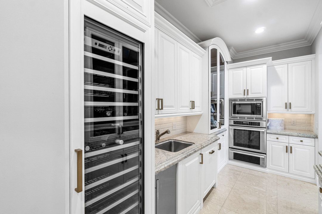 For Sale: $10,250,000 (5 beds, 5 baths, 7569 Square Feet)