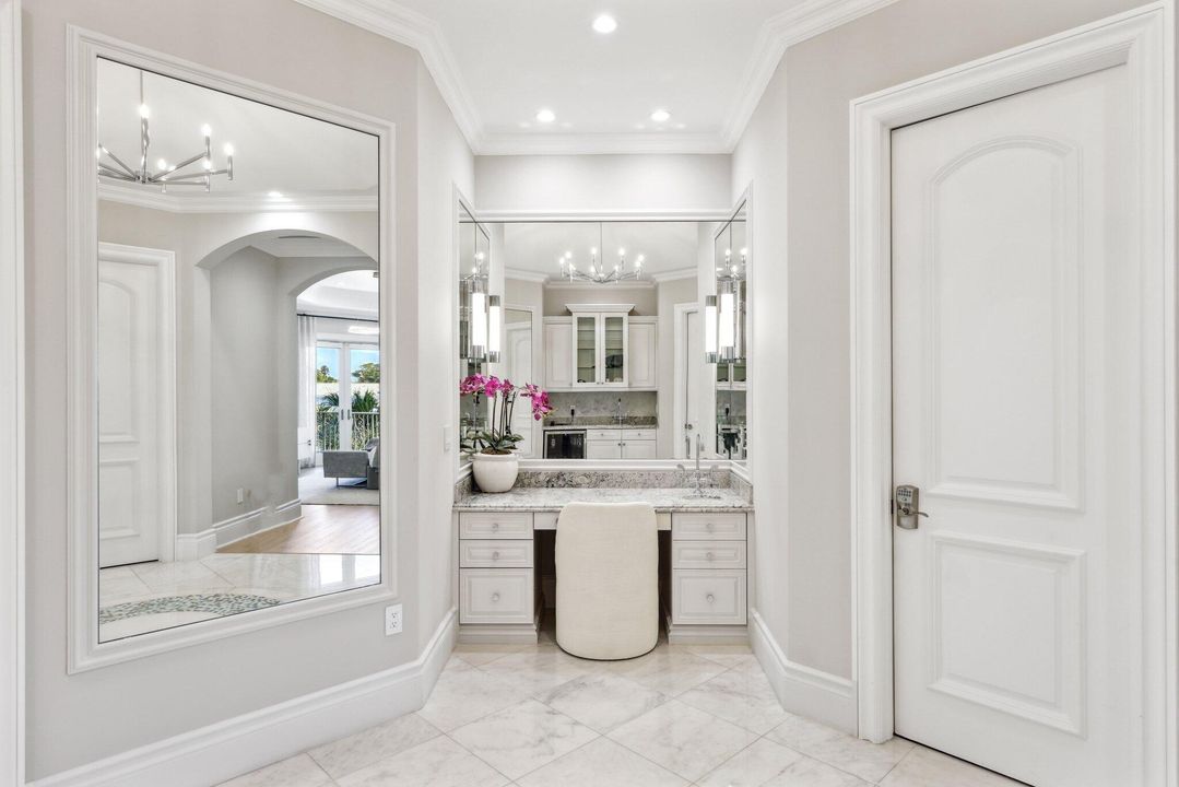 For Sale: $10,250,000 (5 beds, 5 baths, 7569 Square Feet)