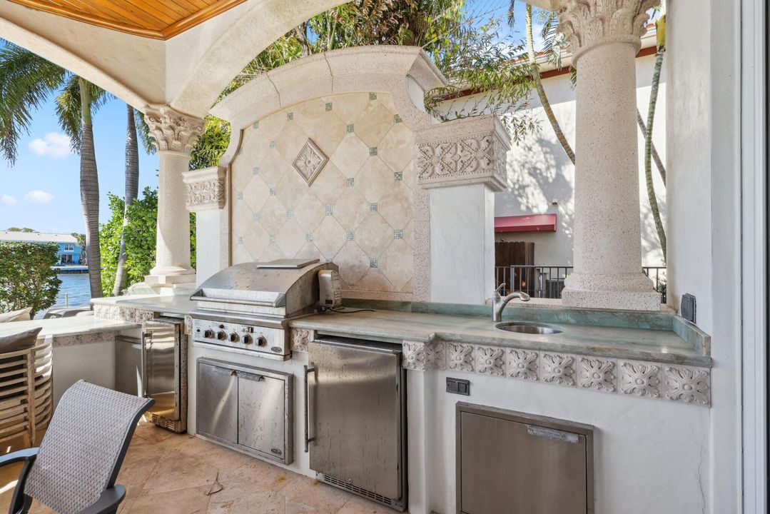 For Sale: $10,250,000 (5 beds, 5 baths, 7569 Square Feet)