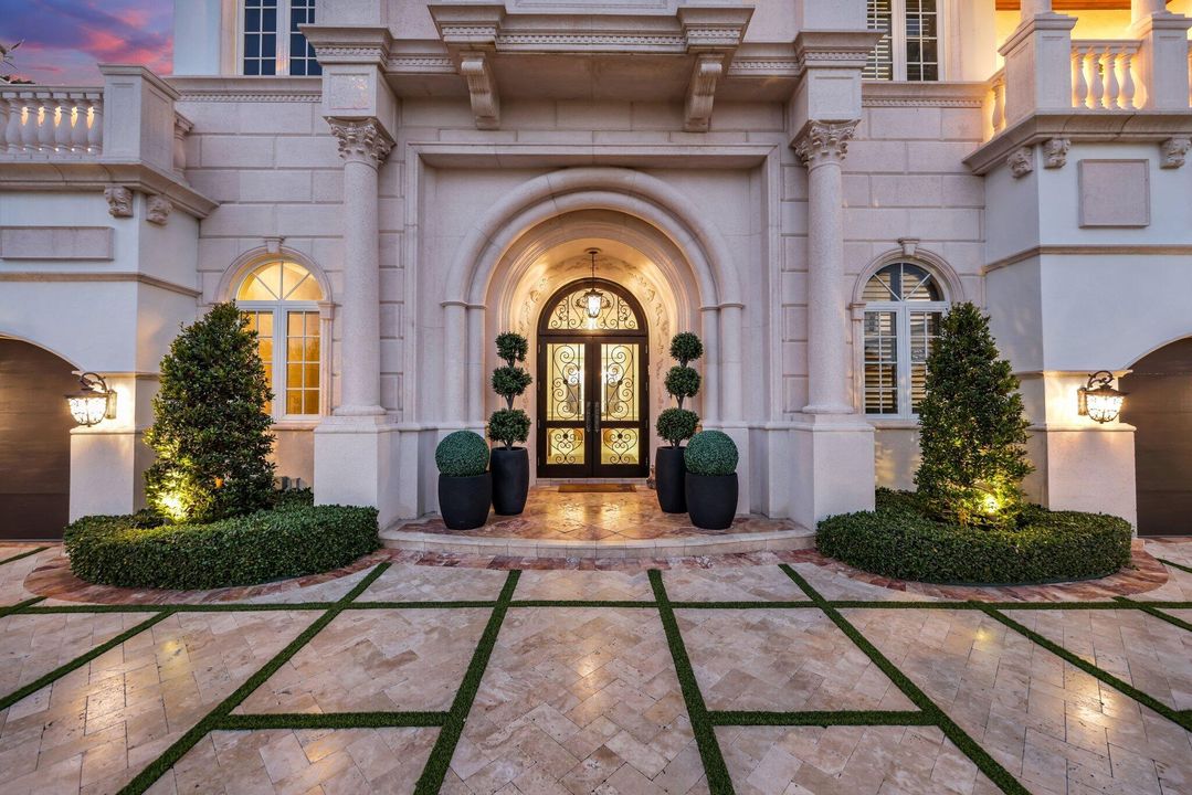 For Sale: $10,250,000 (5 beds, 5 baths, 7569 Square Feet)