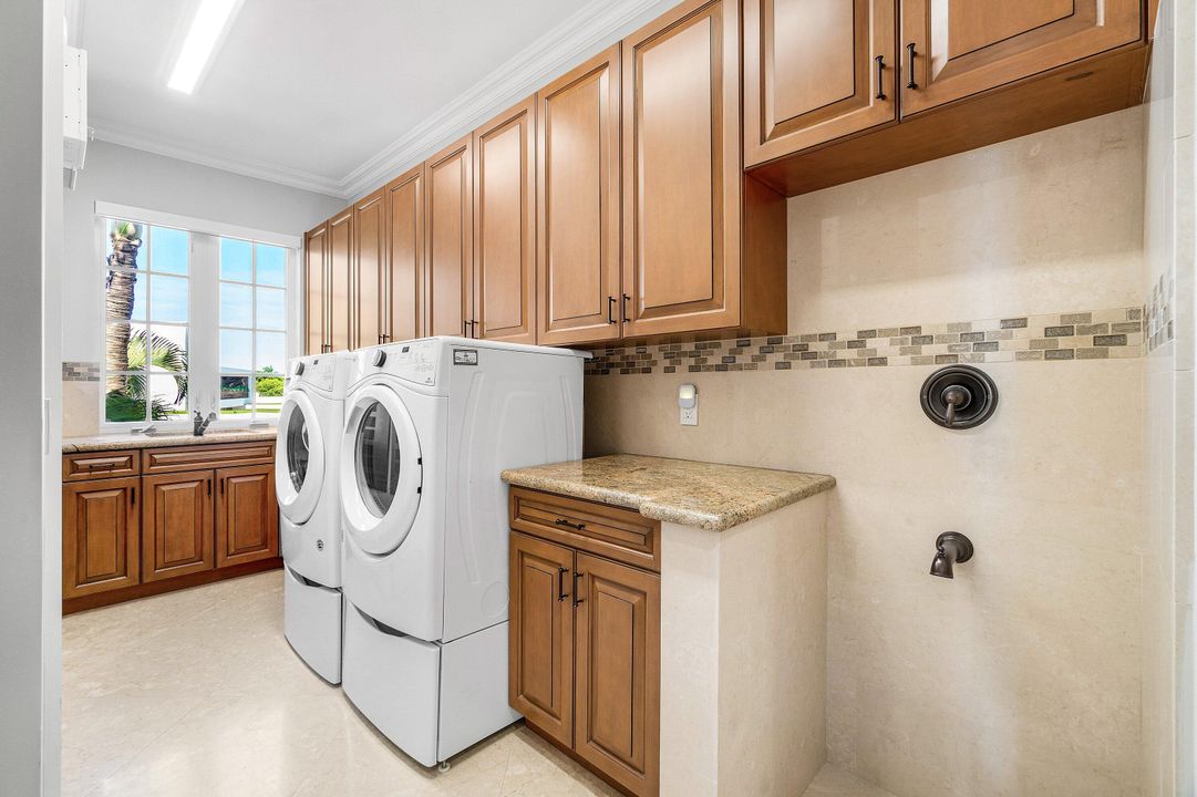 For Sale: $10,250,000 (5 beds, 5 baths, 7569 Square Feet)